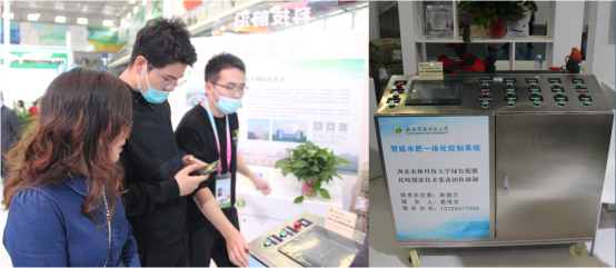 图三 4001老百汇net展厅讲解员为社员讲解智能水肥机.png